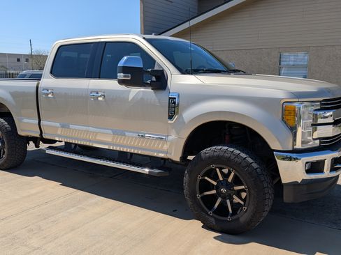 Used 2017 Ford F250 Lariat w/ Lariat Ultimate Package image 6