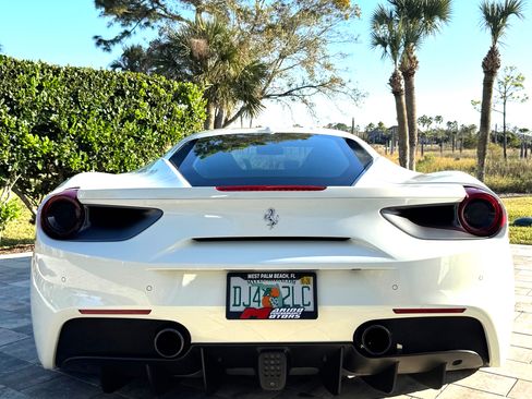 Used 2018 Ferrari 488 GTB image 9