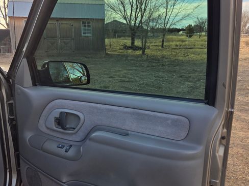 Used 1999 Chevrolet Tahoe 4WD 2-Door w/ Preferred Equipment Group image 11