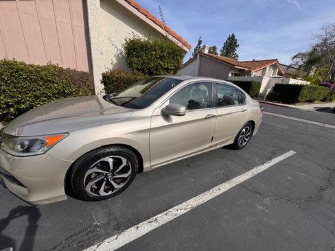 Used 2016 Honda Accord EX image 2