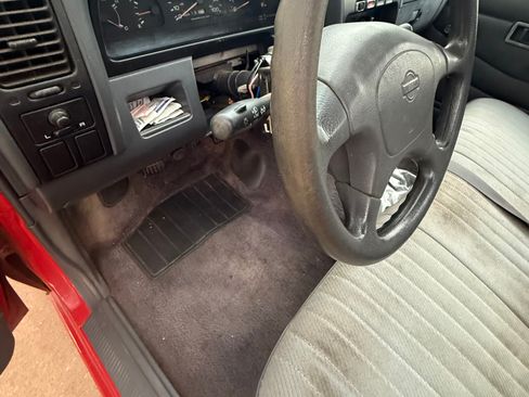 Used 1994 Nissan Pickup XE image 14