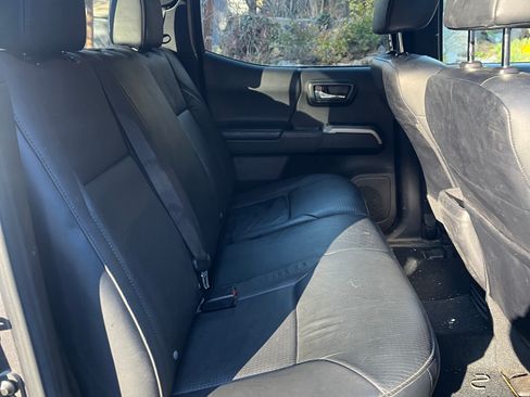 Used 2023 Toyota Tacoma Limited image 9