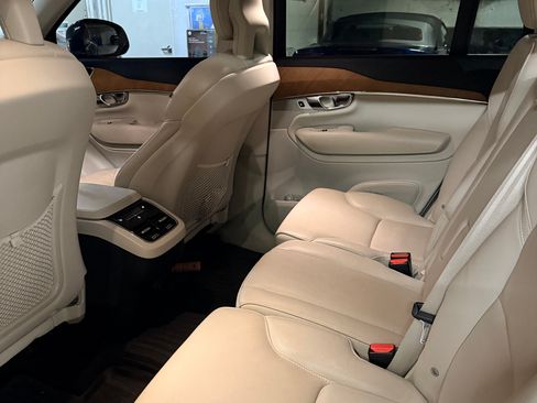 Used 2022 Volvo XC90 T5 Momentum w/ Climate Package image 10