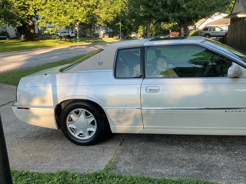 Used 1997 Cadillac Eldorado w/ Leather/Lumbar Pkg image 4