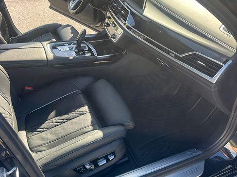 Used 2022 BMW M760i xDrive w/ Luxury Rear Seating Package image 21