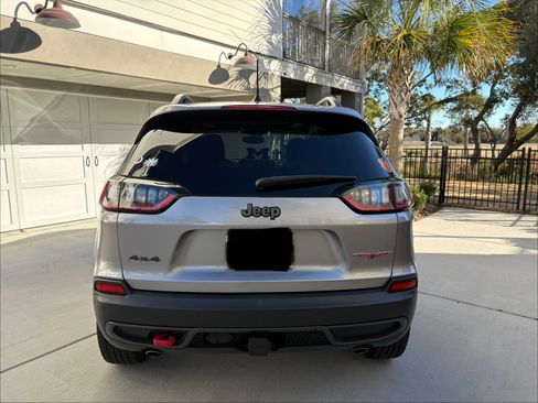 Used 2019 Jeep Cherokee Trailhawk image 4