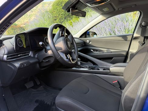 Used 2024 Hyundai Elantra SEL w/ Convenience Package FWD image 18