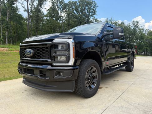 Used 2023 Ford F350 Lariat w/ Lariat Ultimate Package AWD/4WD image 2