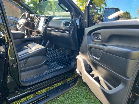 Used 2019 Nissan Titan SV w/ SV Convenience Package image 20