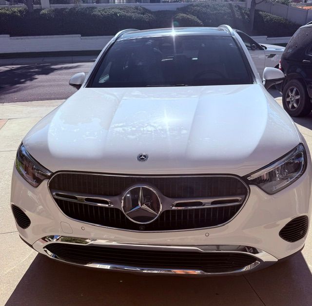 Used 2023 Mercedes-Benz GLC 300 image 2