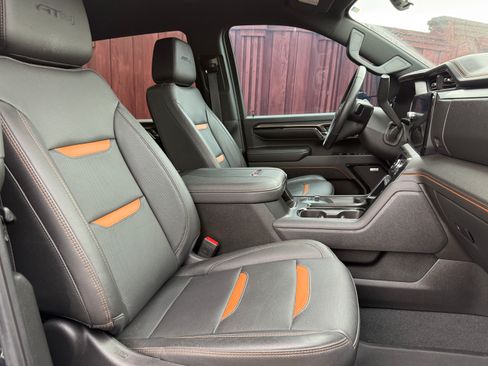 Used 2024 GMC Sierra 2500 AT4 w/ Technology Package image 12