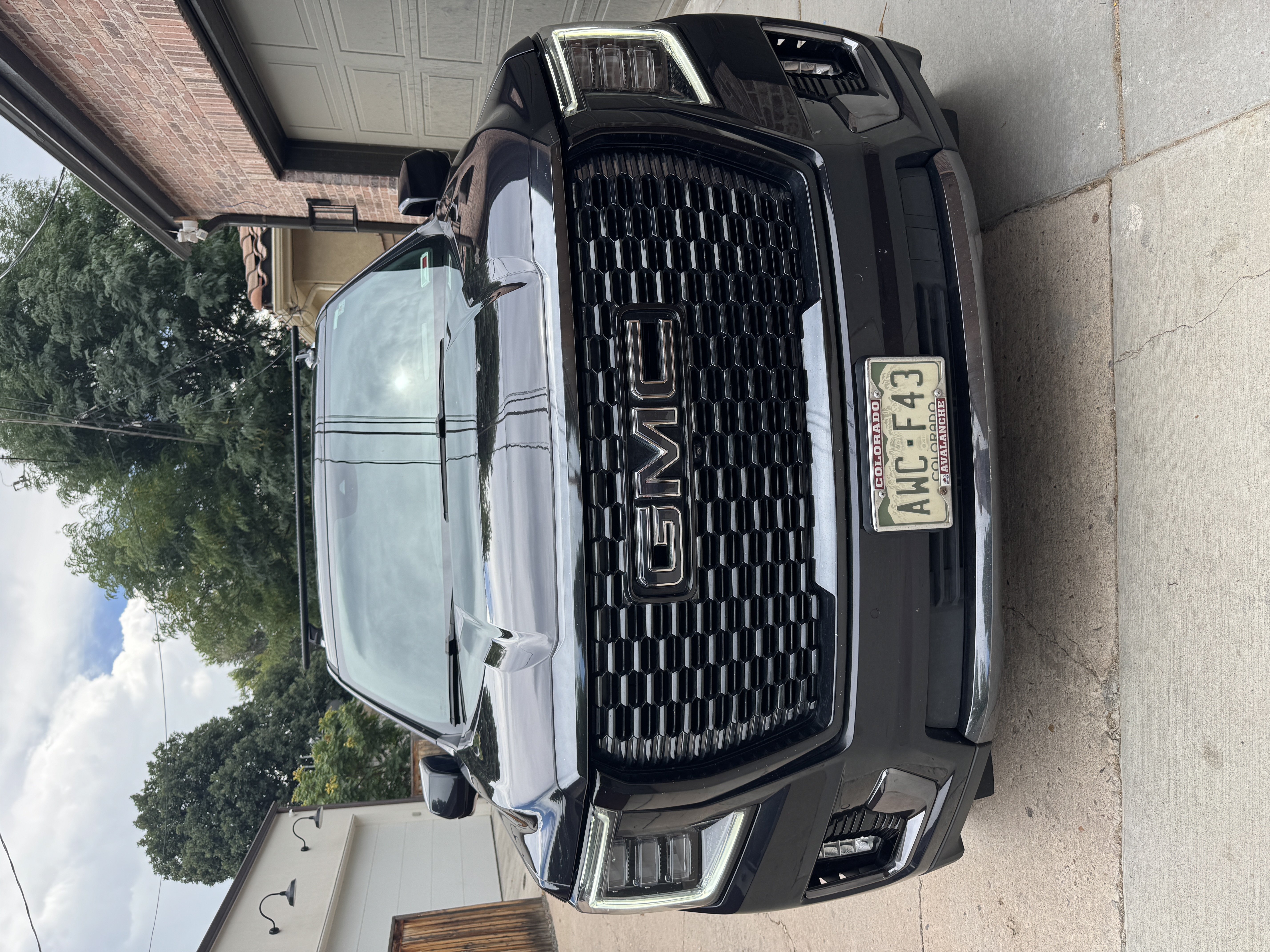 Used 2023 GMC Yukon XL Denali Ultimate AWD/4WD image 4