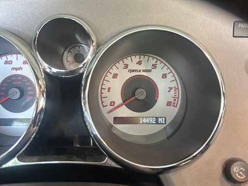 Used 2007 Pontiac Solstice Convertible w/ Premium Package image 9