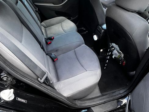Used 2013 Hyundai Elantra GLS w/ Preferred Pkg FWD image 18