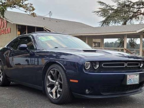 Used 2015 Dodge Challenger SXT Plus w/ Driver Convenience Group image 10