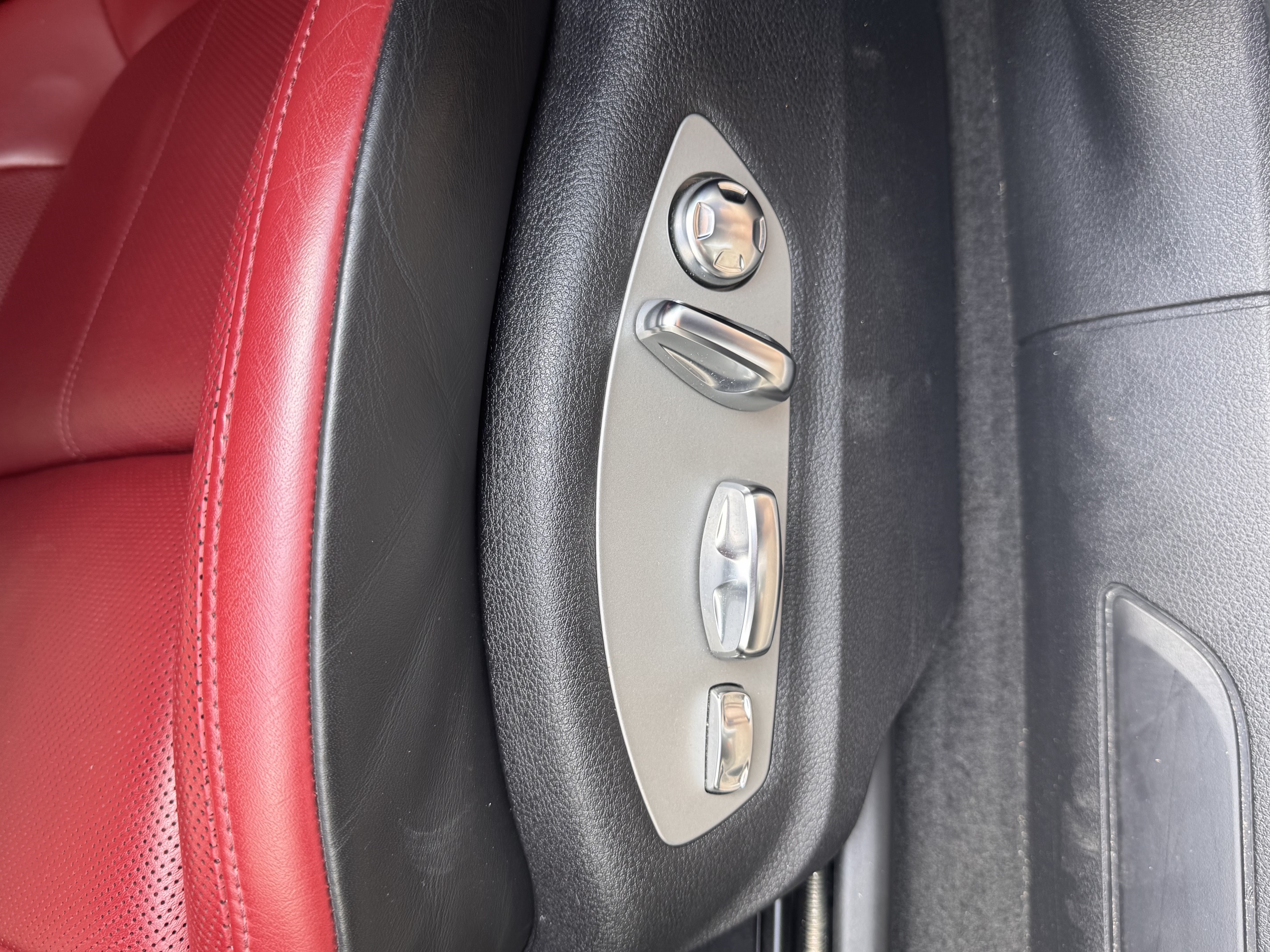 Used 2022 Porsche Macan AWD/4WD image 10