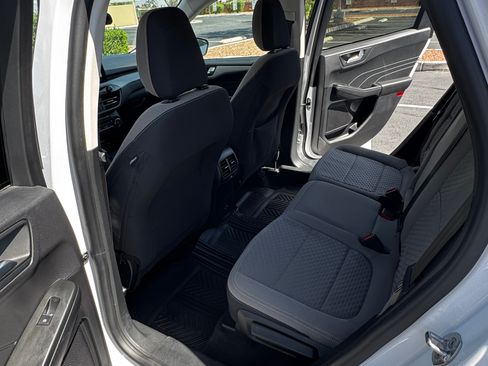 Used 2021 Ford Escape SE w/ SE Sport Appearance Package image 13