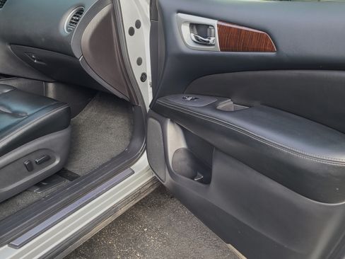 Used 2015 Nissan Pathfinder SL w/ SL Premium Package image 16