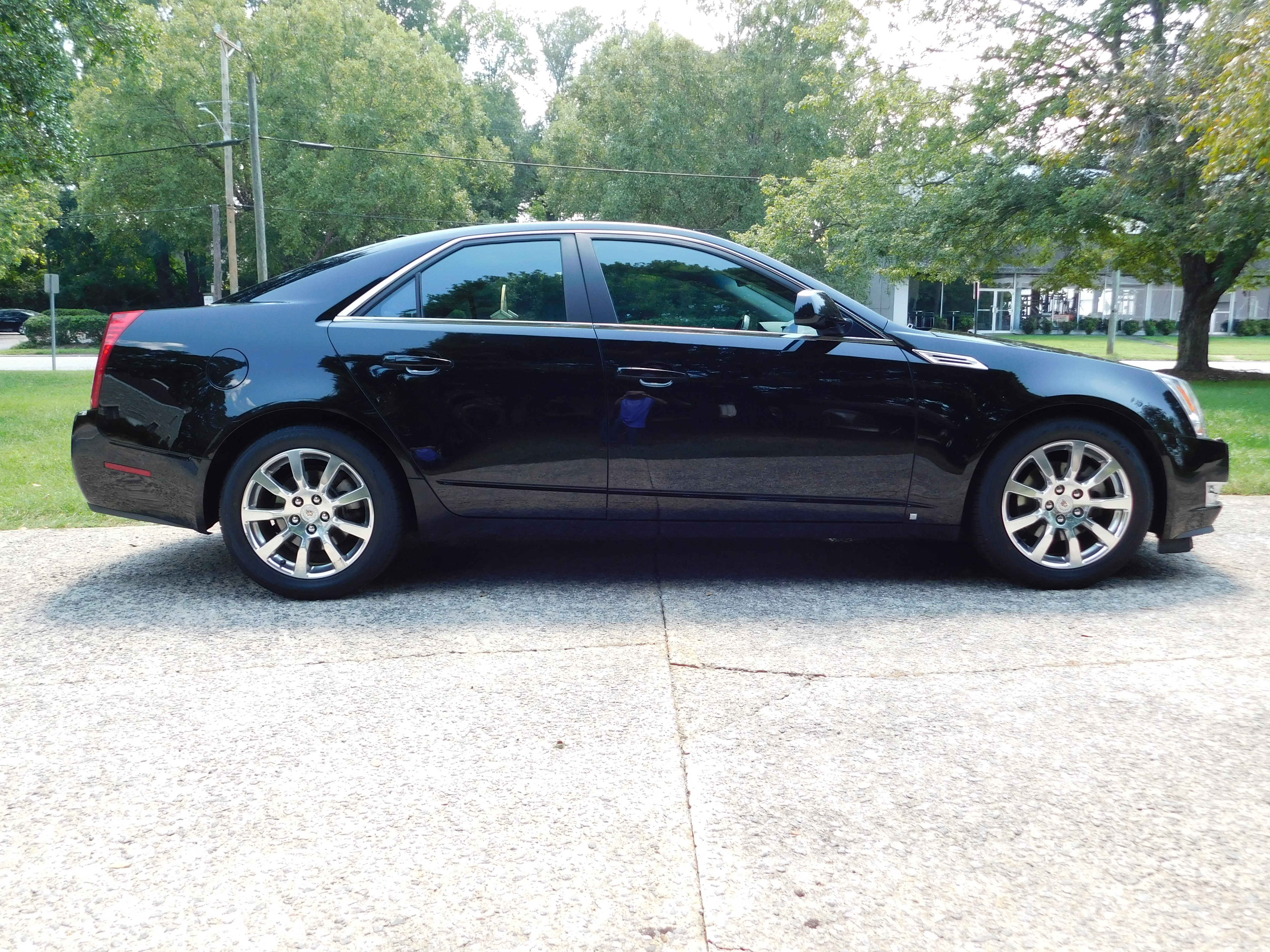 Used 2009 Cadillac CTS 3.6 AWD image 2