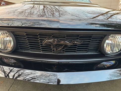 Used 2010 Ford Mustang GT Premium image 23