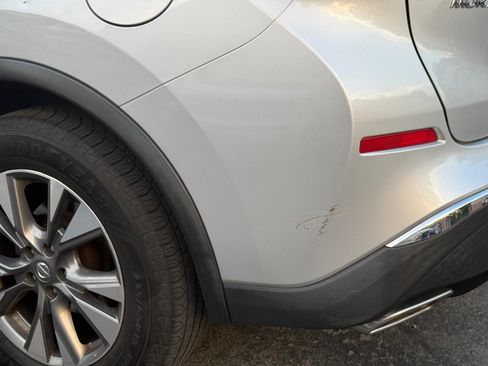 Used 2018 Nissan Murano SV FWD image 11