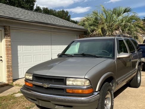Used 2001 Chevrolet Blazer LS w/ Preferred Equipment Group image 2