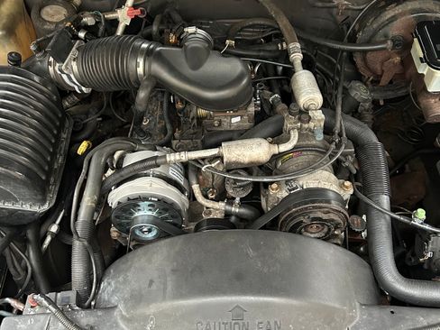 Used 1998 Chevrolet Suburban 4WD w/ Preferred Equipment Group 3 image 17