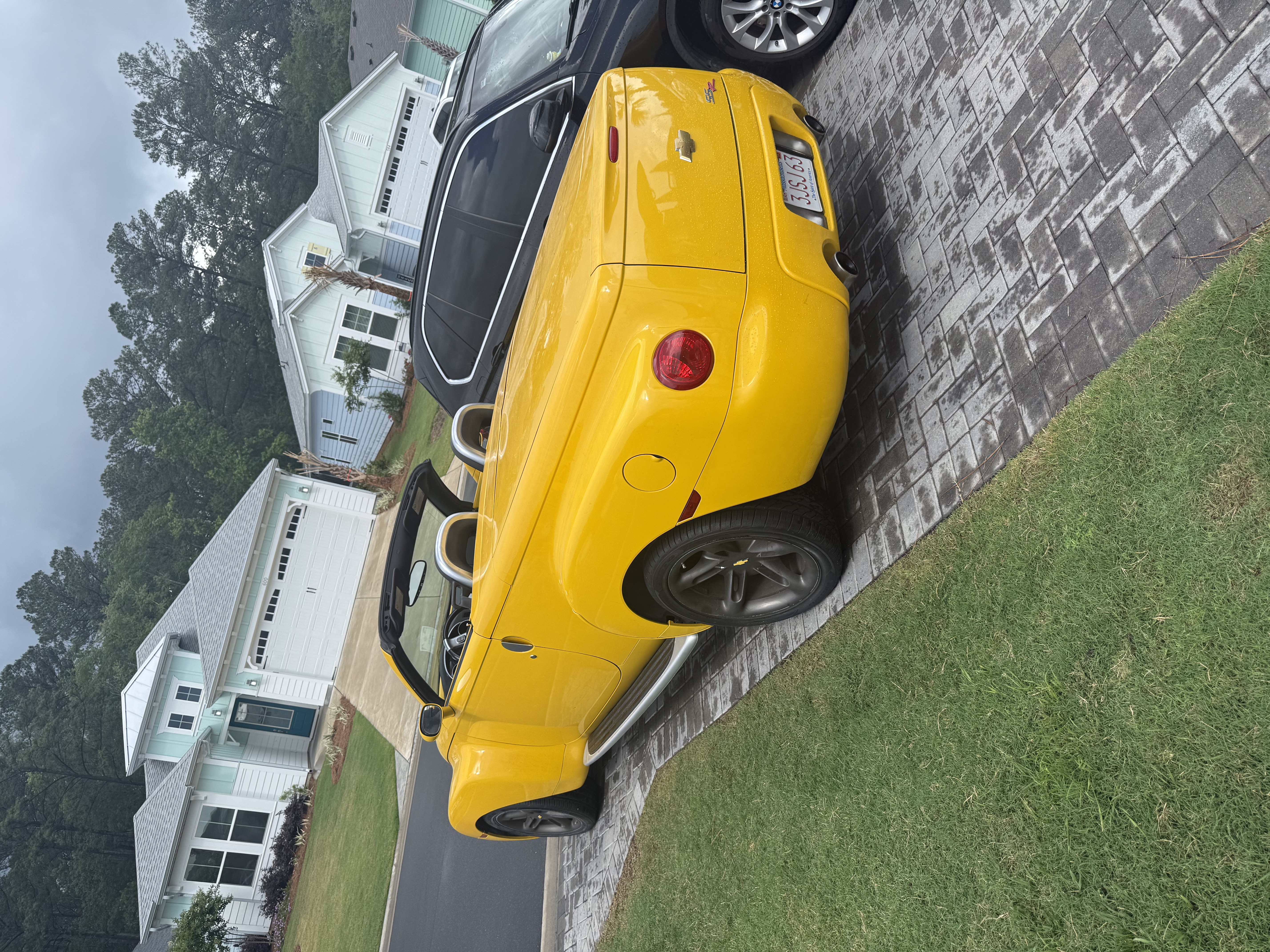 Used 2004 Chevrolet SSR w/ Preferred Equipment Group RWD image 4