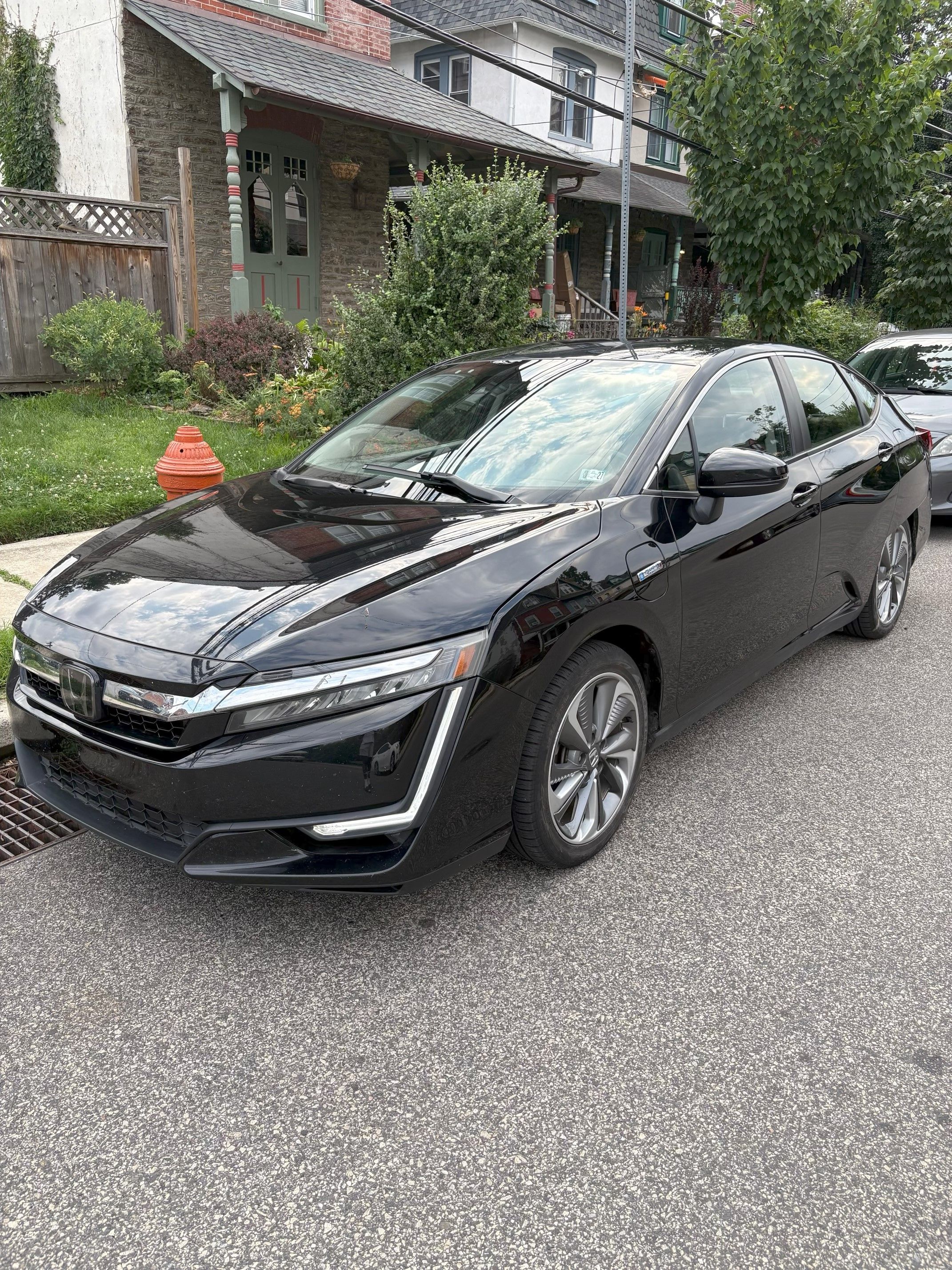 Used 2018 Honda Clarity Touring image 1