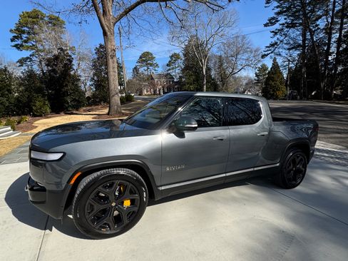 Used 2022 Rivian R1T Adventure image 8