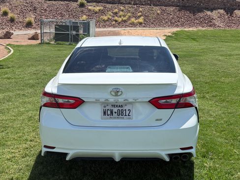 Used 2020 Toyota Camry SE FWD image 5