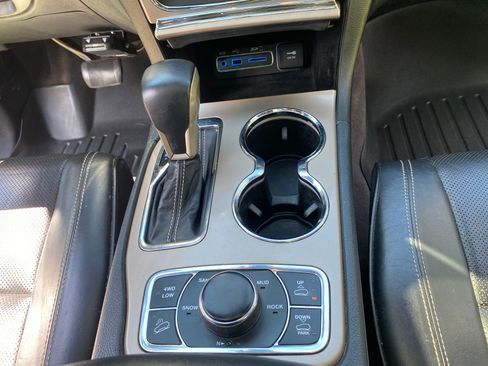 Used 2017 Jeep Grand Cherokee Overland AWD/4WD image 16
