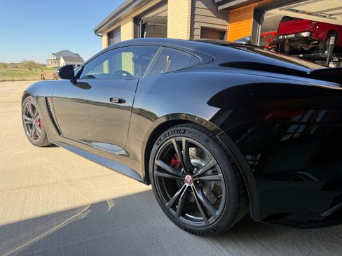 Used 2017 Jaguar F-TYPE SVR image 8