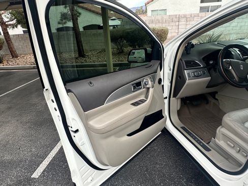 Used 2013 Lincoln MKX Sport Utility 4D image 9