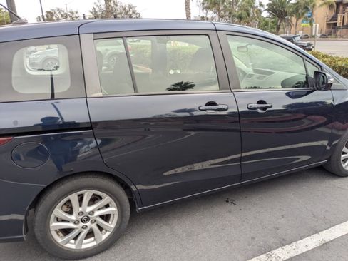 Used 2014 MAZDA MAZDA5 Sport image 6