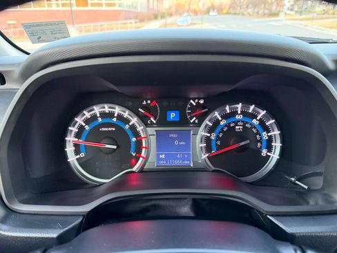 Used 2014 Toyota 4Runner Limited image 14