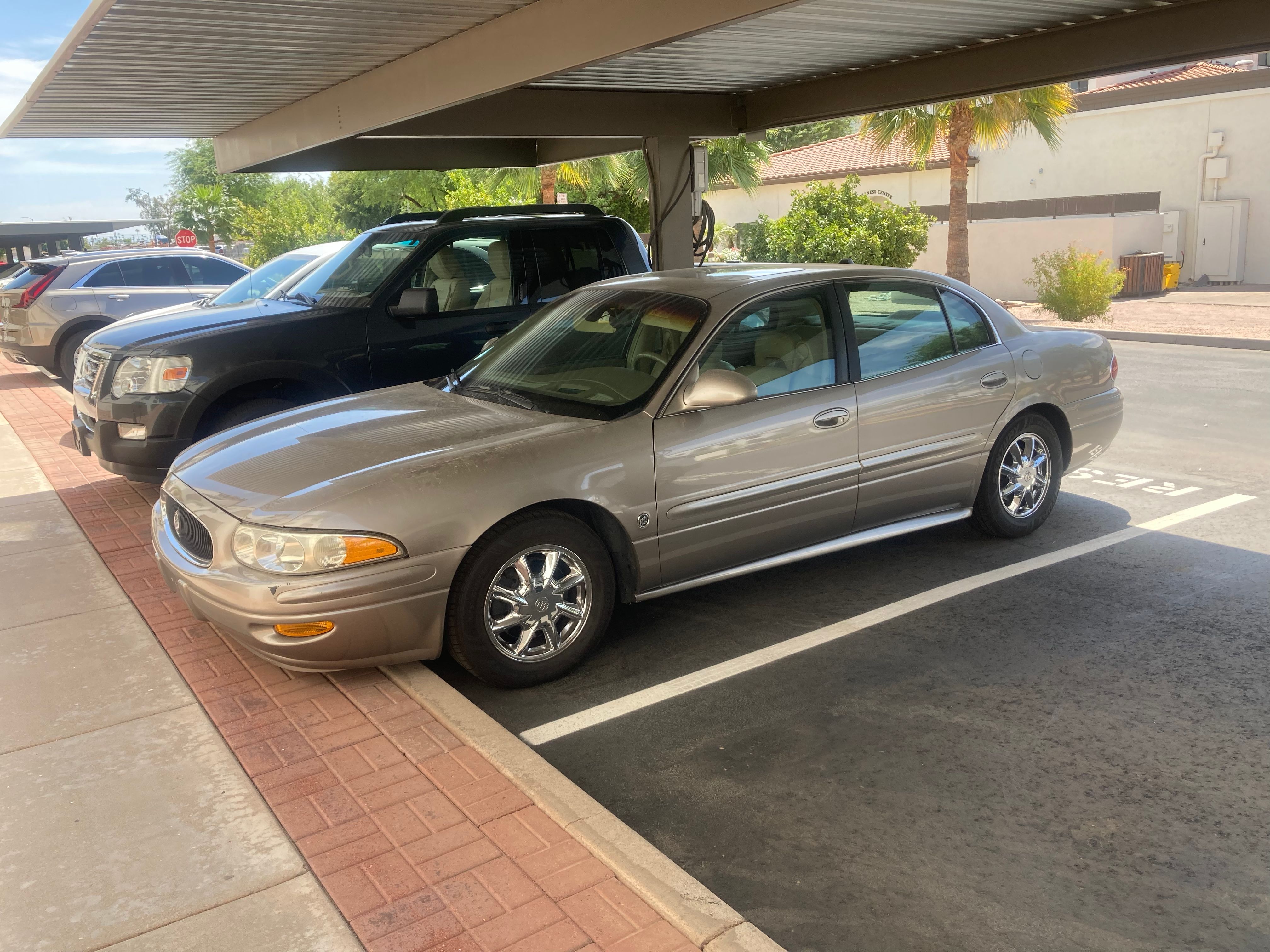 Used 2004 Buick Le Sabre Limited w/ Celebration Edition Package FWD image 1