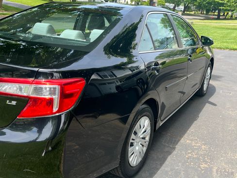 Used 2014 Toyota Camry LE FWD image 9