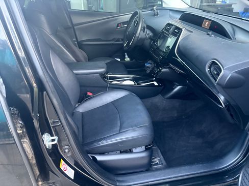 Used 2016 Toyota Prius Four Touring image 16