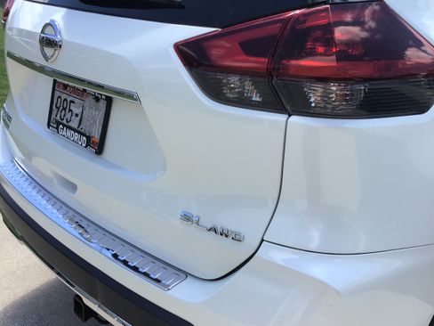 Used 2018 Nissan Rogue SL w/ Premium Package AWD/4WD image 5