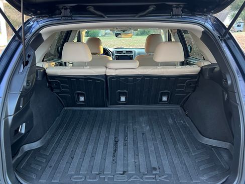Used 2018 Subaru Outback 3.6R Limited AWD/4WD image 9