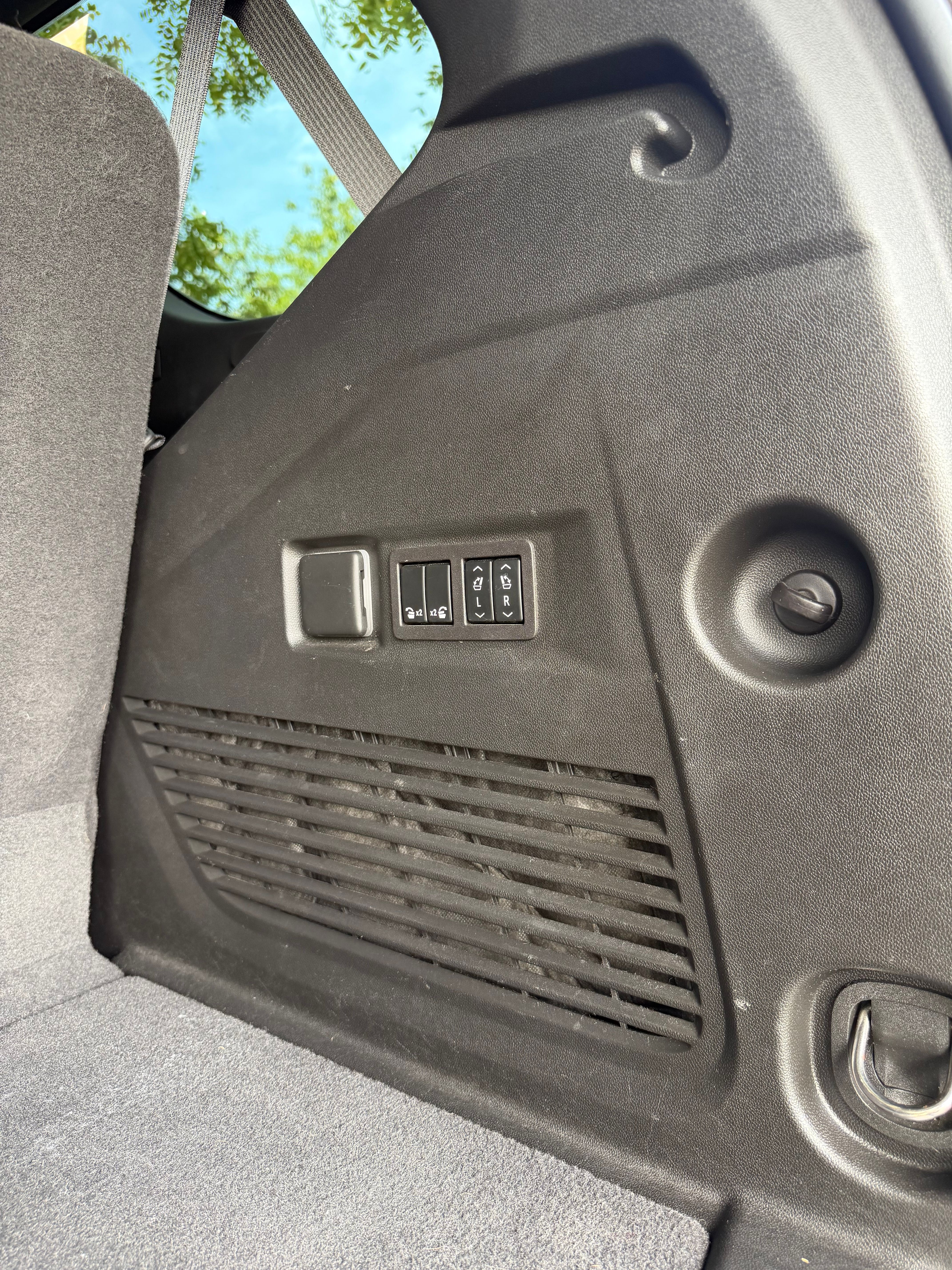 Used 2023 GMC Yukon Denali AWD/4WD image 31