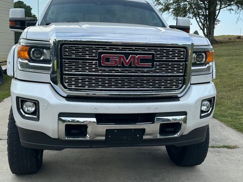 Used 2018 GMC Sierra 2500 Denali AWD/4WD image 5