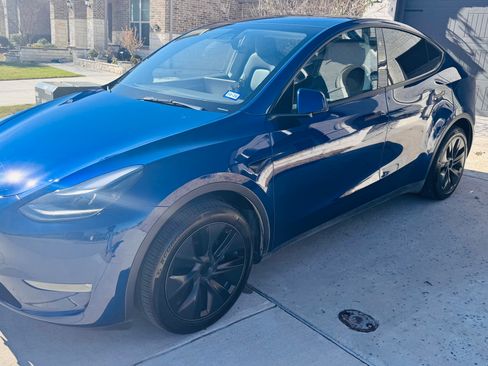Used 2025 Tesla Model Y Long Range image 8