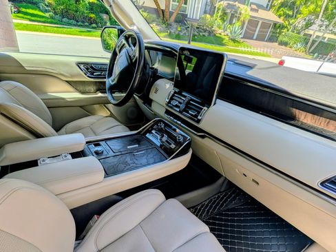 Used 2020 Lincoln Navigator Reserve w/ Luxury Package image 9