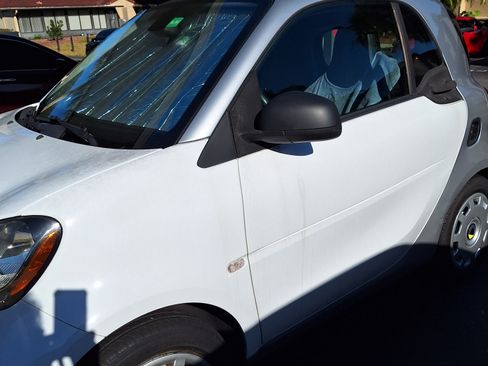 Used 2016 smart fortwo passion image 4