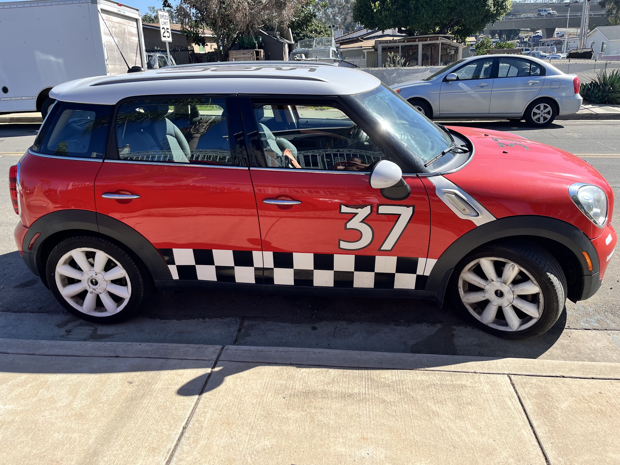 Used 2012 MINI Cooper Countryman FWD image 8