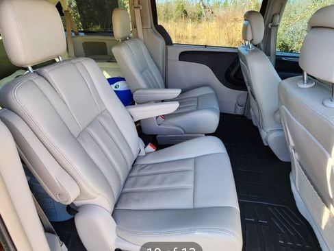 Used 2012 Chrysler Town & Country Touring-L w/ Driver Convenience Group image 14