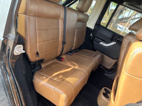 Used 2011 Jeep Wrangler Unlimited Rubicon w/ Trailer Tow Group image 6