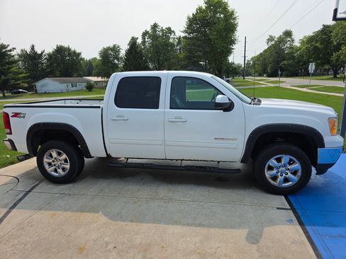 Used 2012 GMC Sierra 1500 SLT w/ Suspension Package, Off-Road AWD/4WD image 2